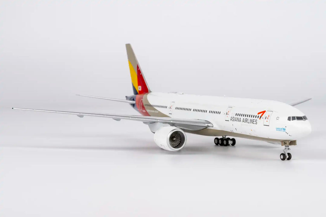 Asiana Airlines Boeing 777-200ER 1:400 Diecast Model by NG Models (Reg: HL8254)