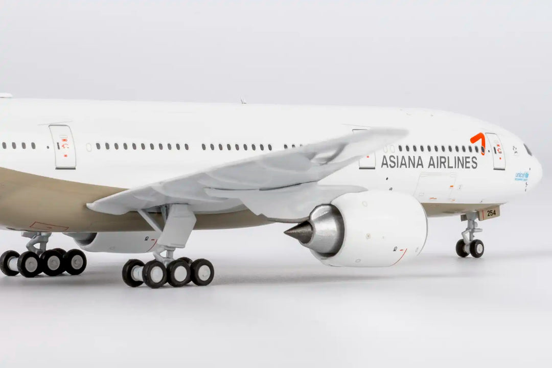 Asiana Airlines Boeing 777-200ER 1:400 Diecast Model by NG Models (Reg: HL8254)
