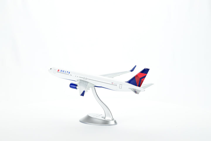 1:200 Delta Air Lines 767-300ER