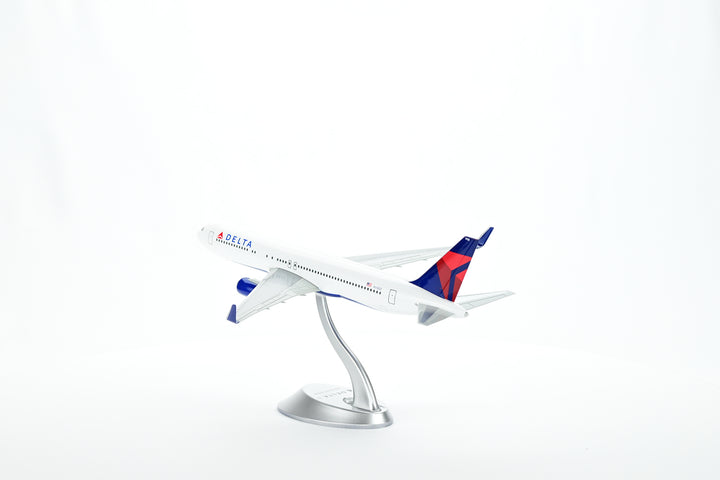 1:200 Delta Air Lines 767-300ER