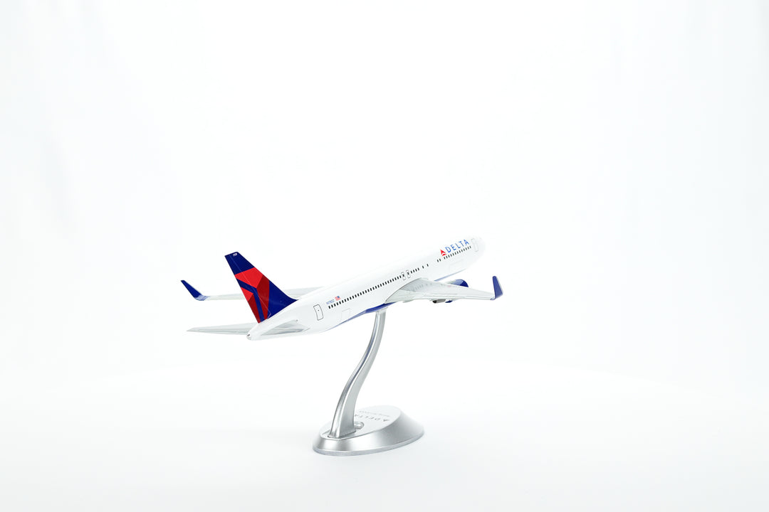 1:200 Delta Air Lines 767-300ER