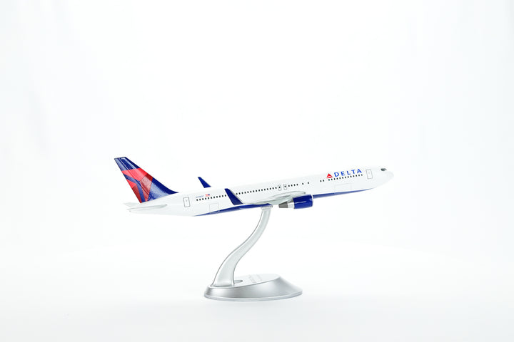 1:200 Delta Air Lines 767-300ER