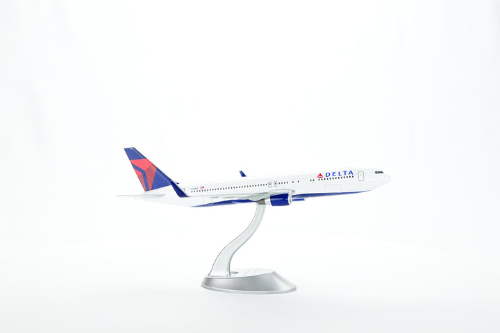 1:200 Delta Air Lines 767-300ER