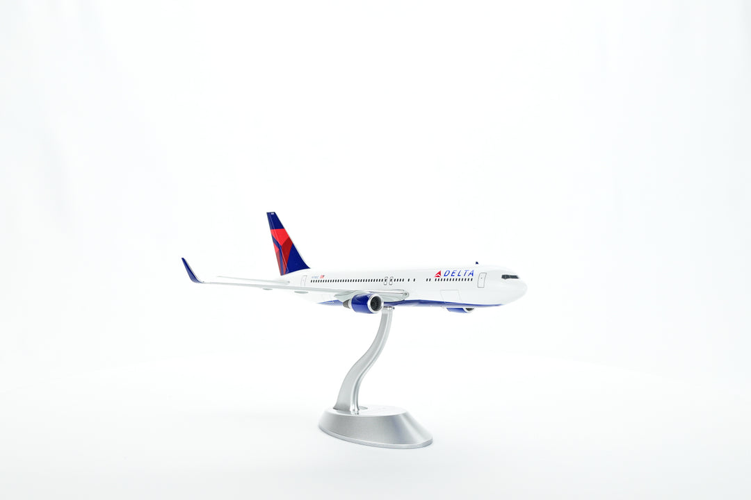 1:200 Delta Air Lines 767-300ER