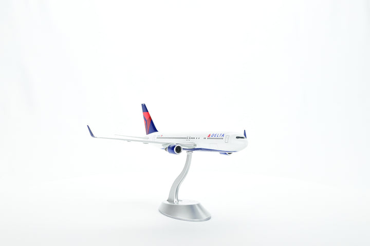 1:200 Delta Air Lines 767-300ER