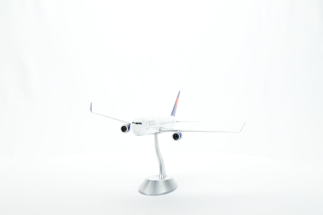 1:200 Delta Air Lines 767-300ER