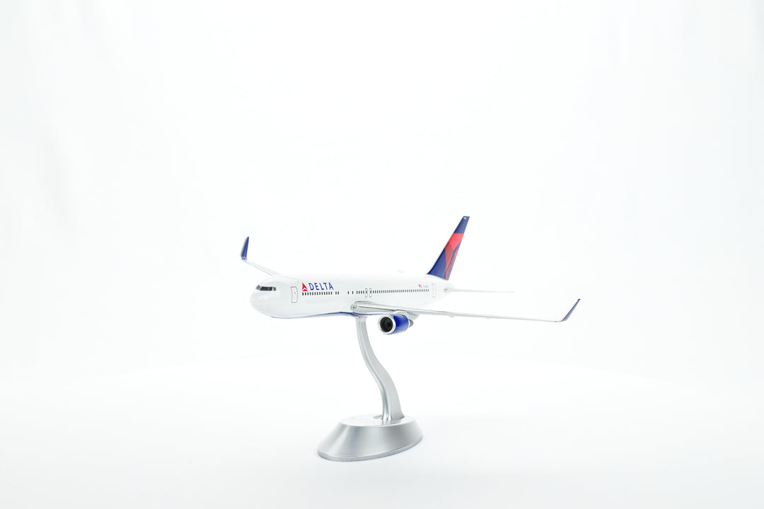 1:200 Delta Air Lines 767-300ER