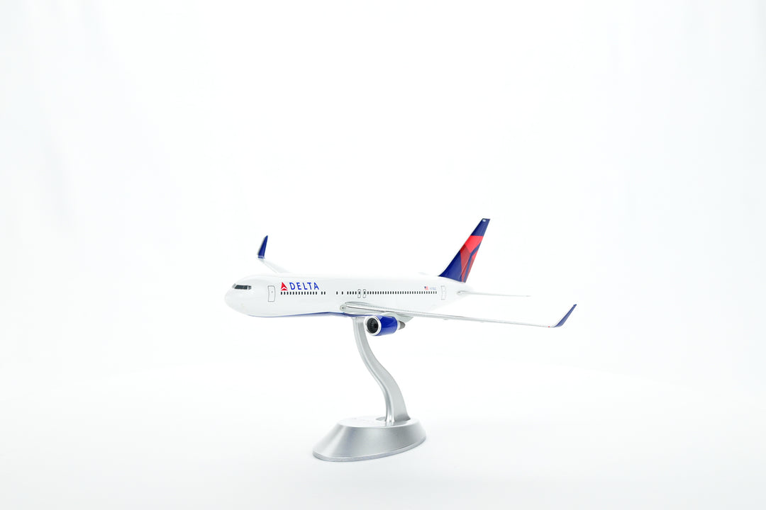 1:200 Delta Air Lines 767-300ER