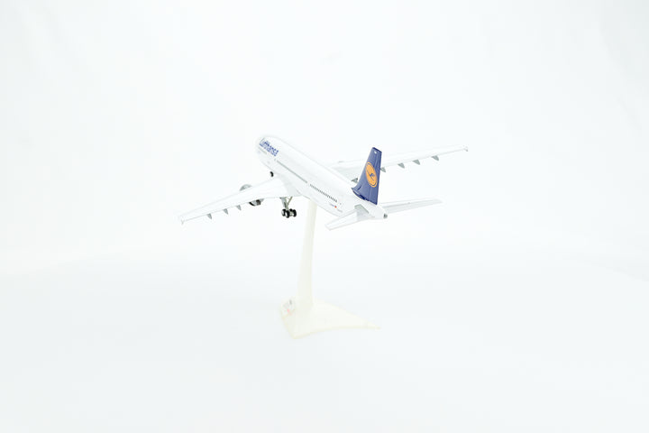 1:200 Lufthansa 300-600 D-AIAM