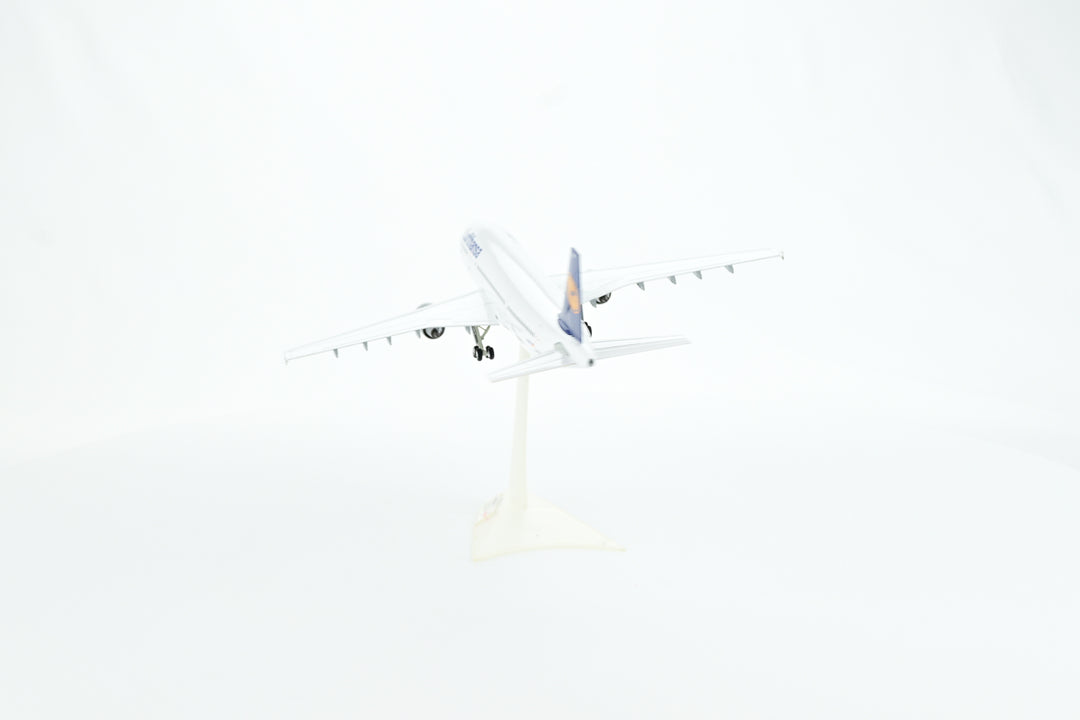 1:200 Lufthansa 300-600 D-AIAM