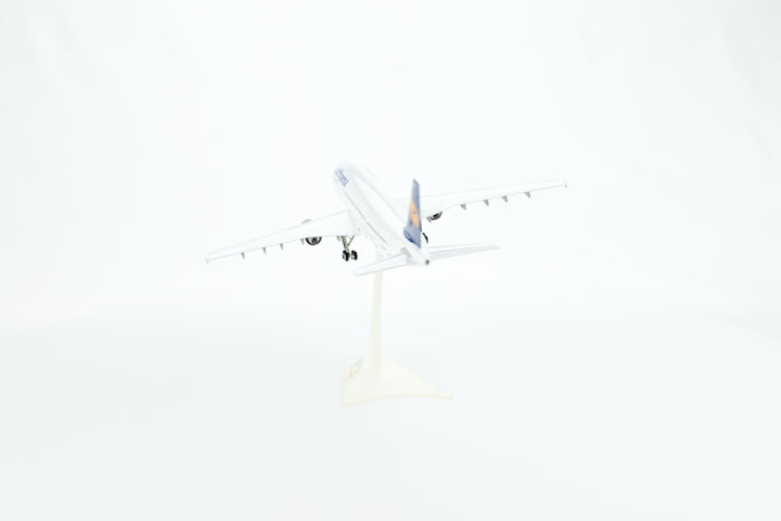 1:200 Lufthansa 300-600 D-AIAM