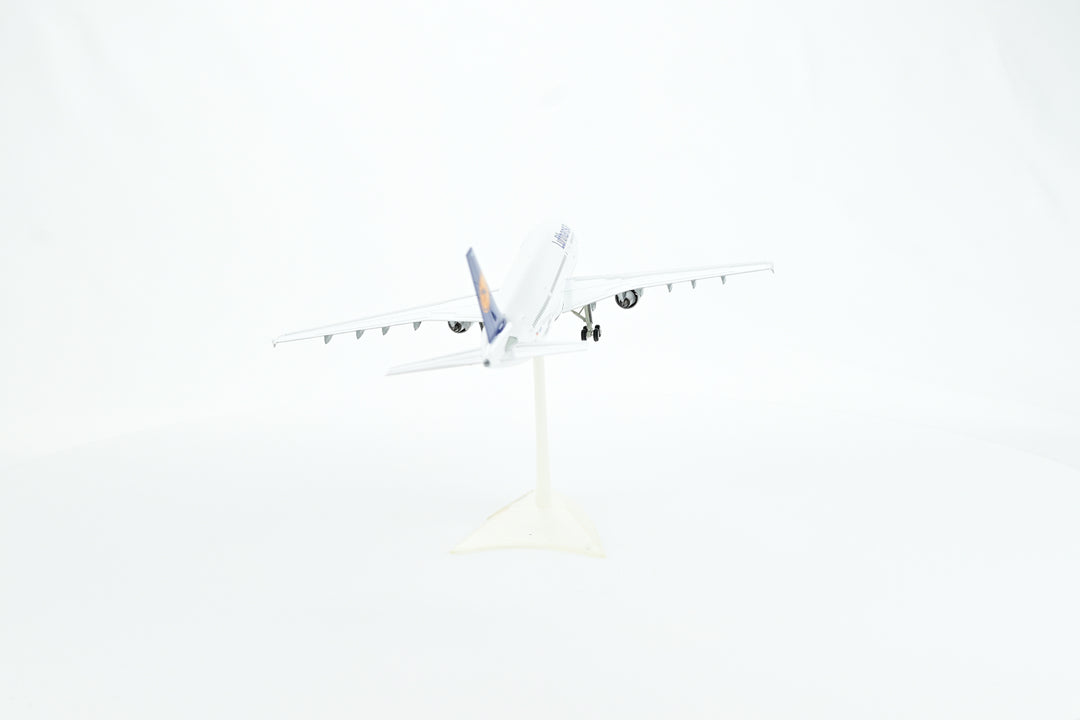 1:200 Lufthansa 300-600 D-AIAM