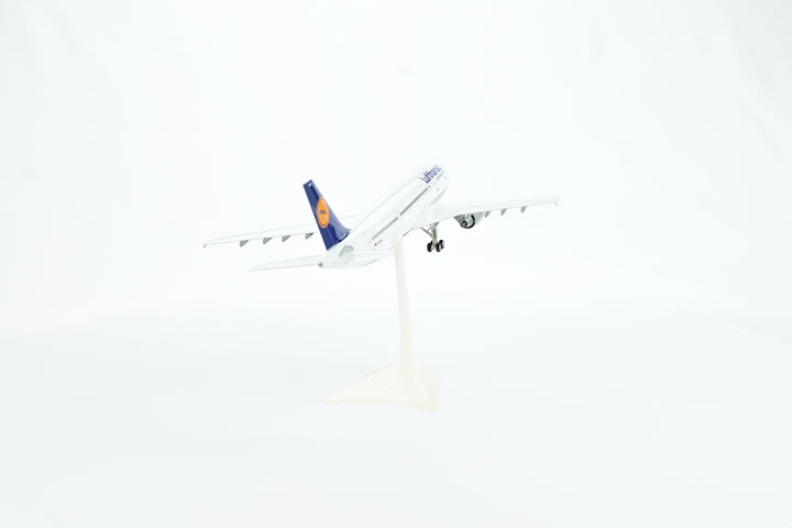 1:200 Lufthansa 300-600 D-AIAM