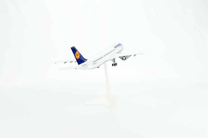 1:200 Lufthansa 300-600 D-AIAM