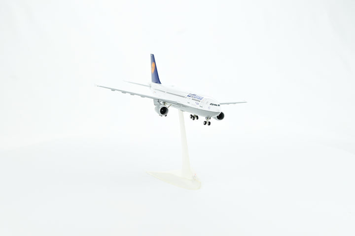 1:200 Lufthansa 300-600 D-AIAM