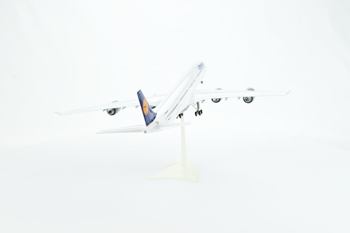 1:200 Lufthansa 340-600 D-AIHK