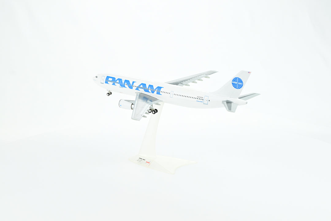 1:200 PAN AM 300 N202PA