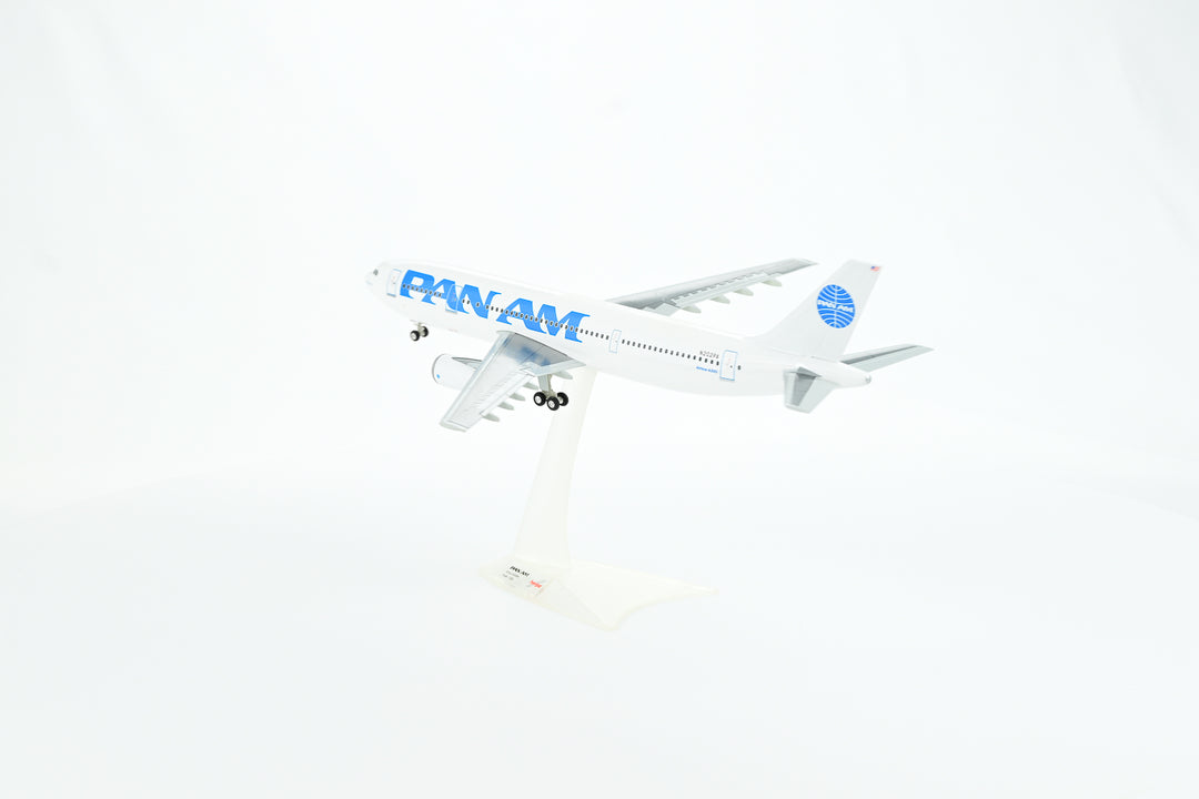 1:200 PAN AM 300 N202PA