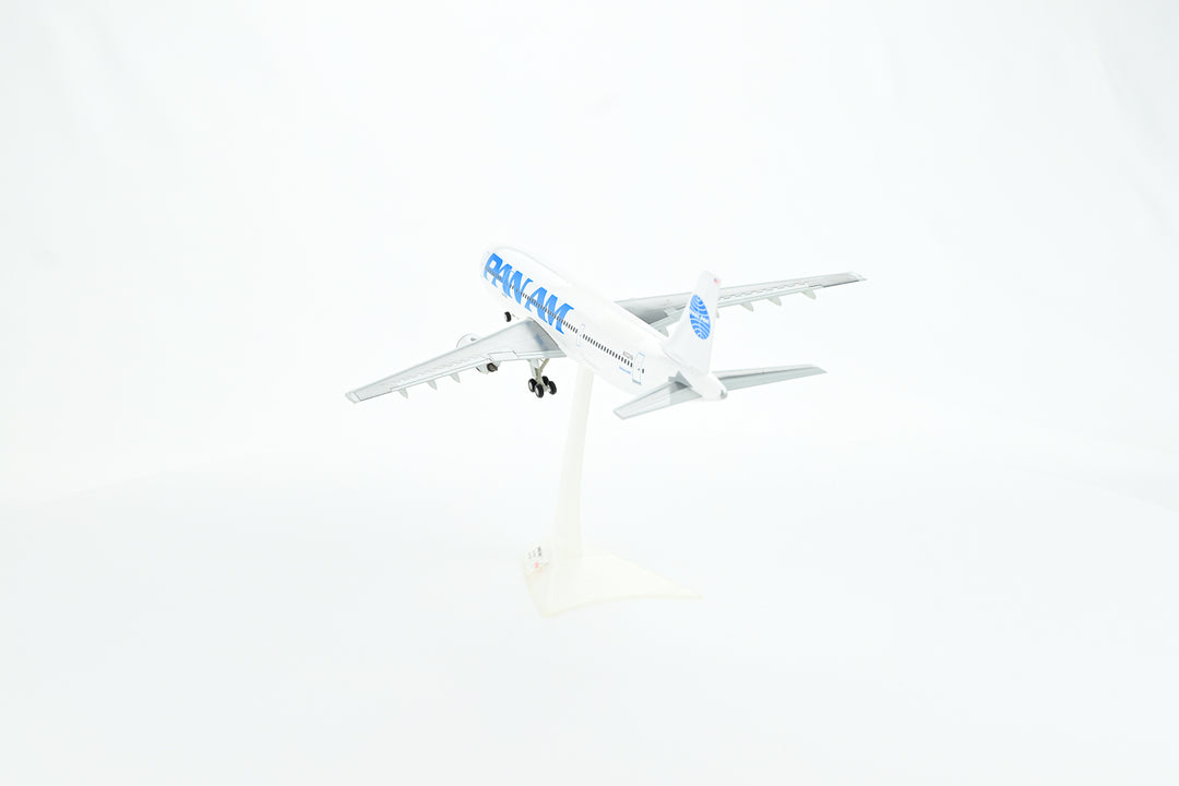 1:200 PAN AM 300 N202PA