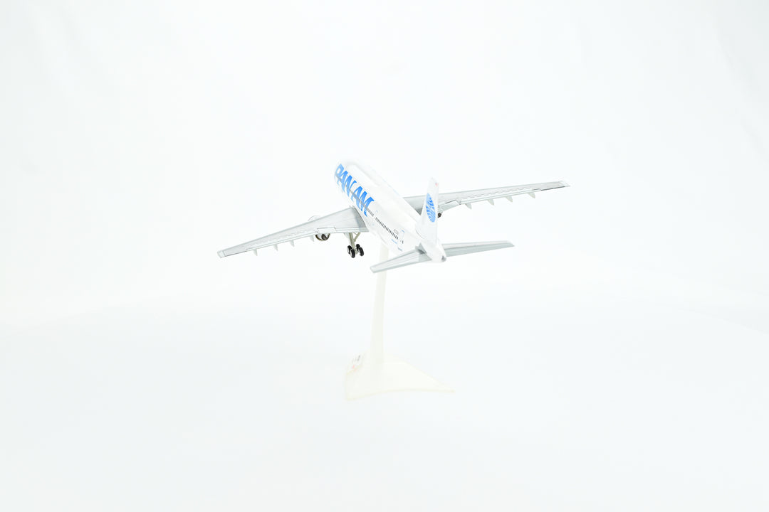 1:200 PAN AM 300 N202PA