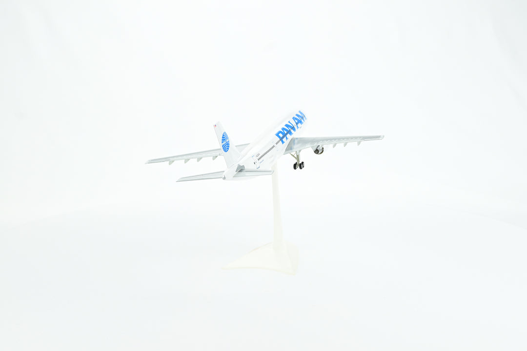 1:200 PAN AM 300 N202PA