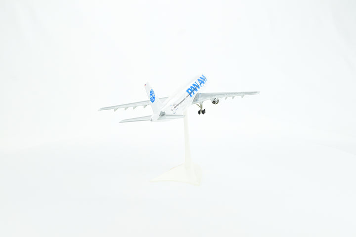 1:200 PAN AM 300 N202PA