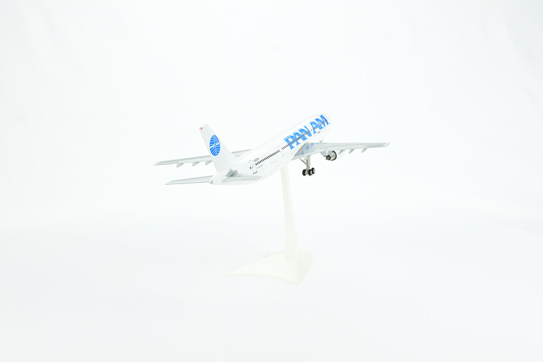 1:200 PAN AM 300 N202PA