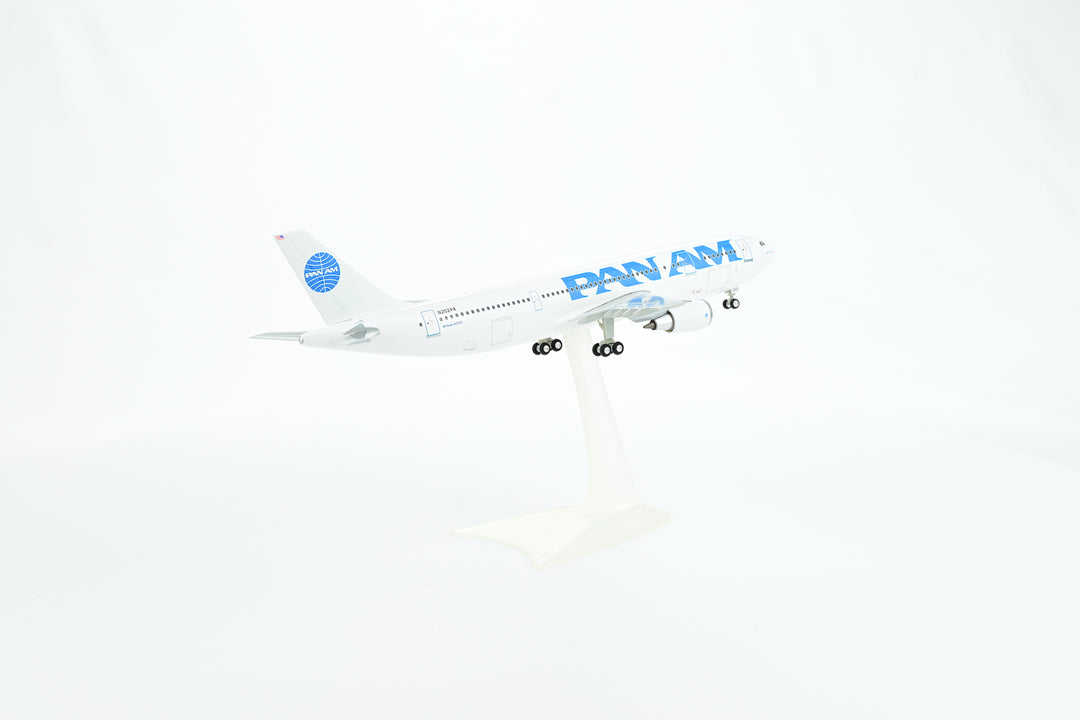 1:200 PAN AM 300 N202PA