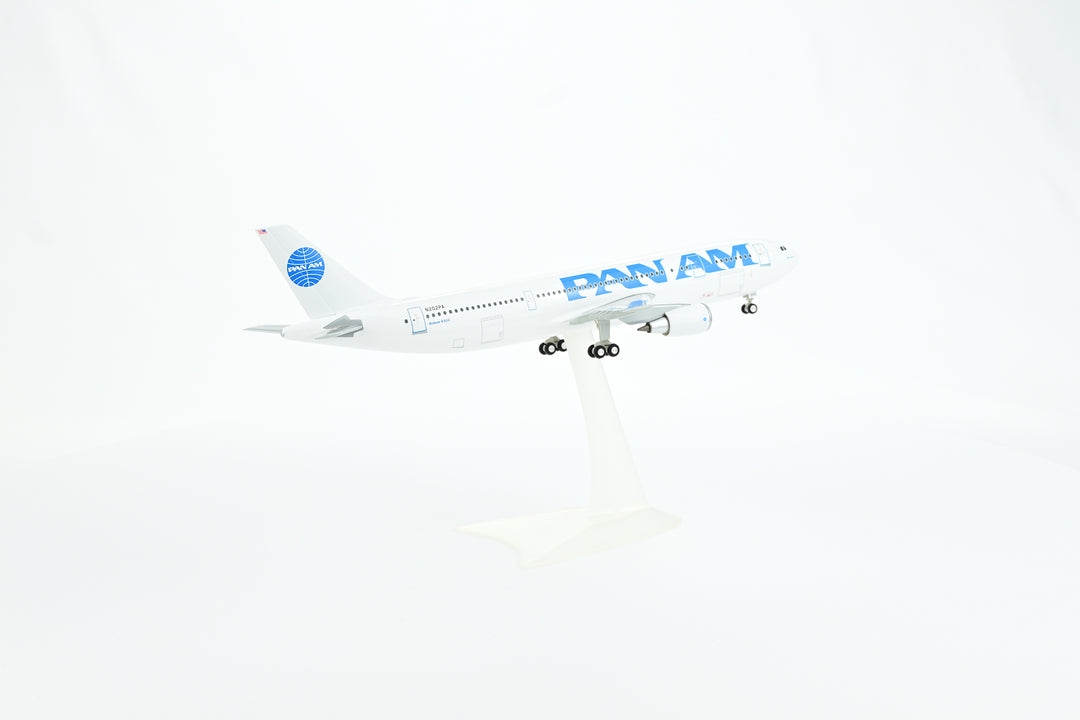 1:200 PAN AM 300 N202PA