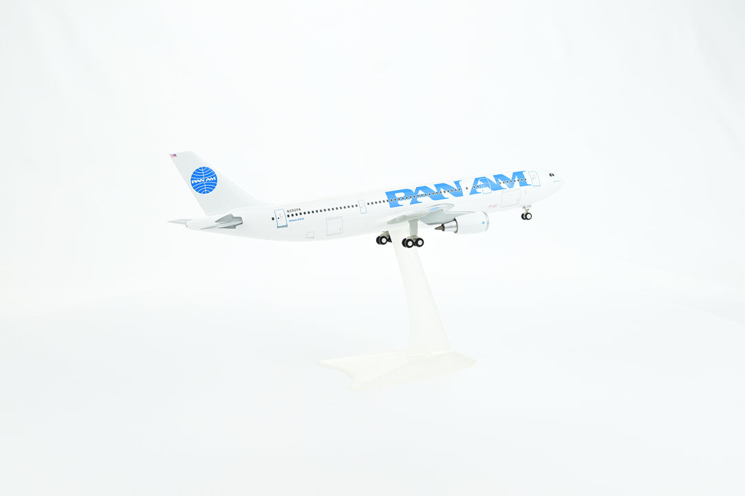 1:200 PAN AM 300 N202PA