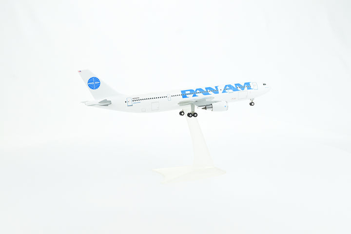 1:200 PAN AM 300 N202PA