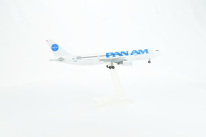 1:200 PAN AM 300 N202PA