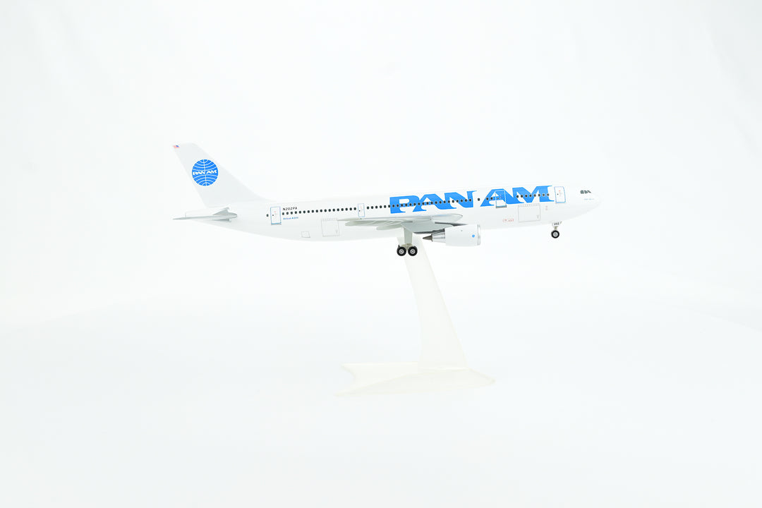 1:200 PAN AM 300 N202PA