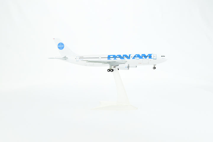 1:200 PAN AM 300 N202PA