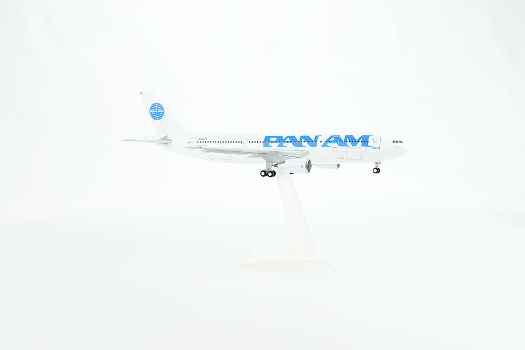 1:200 PAN AM 300 N202PA