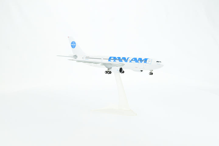 1:200 PAN AM 300 N202PA