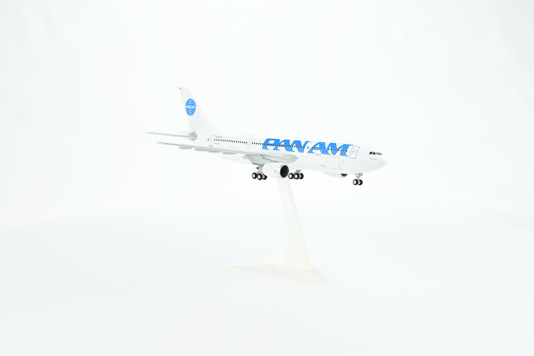 1:200 PAN AM 300 N202PA