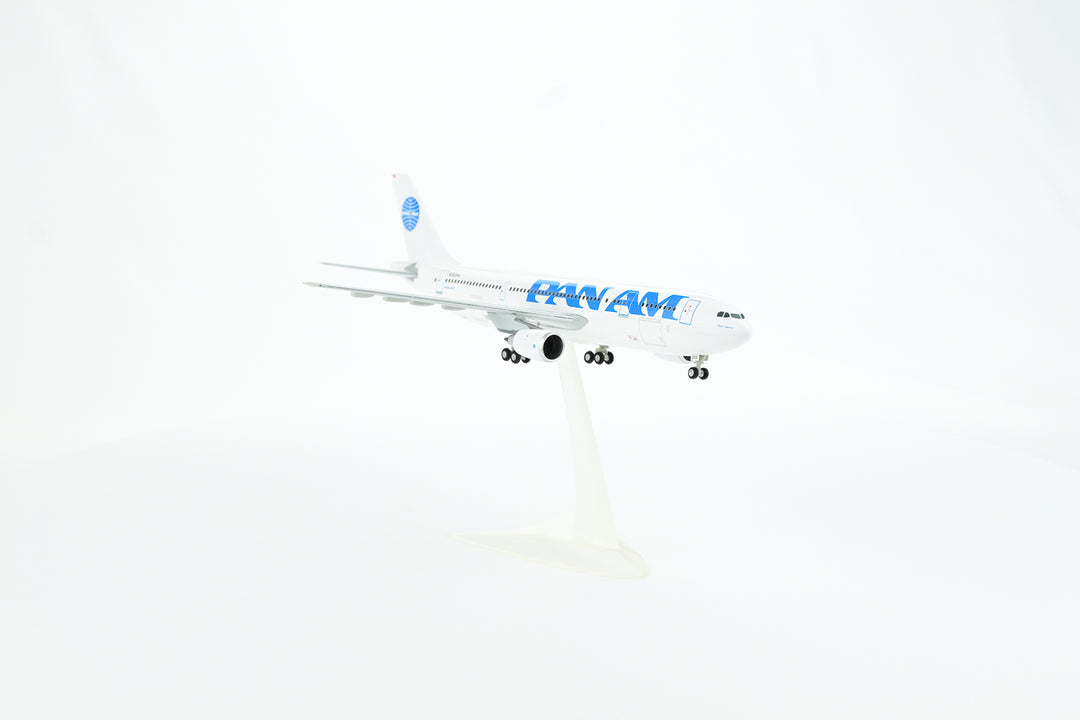 1:200 PAN AM 300 N202PA