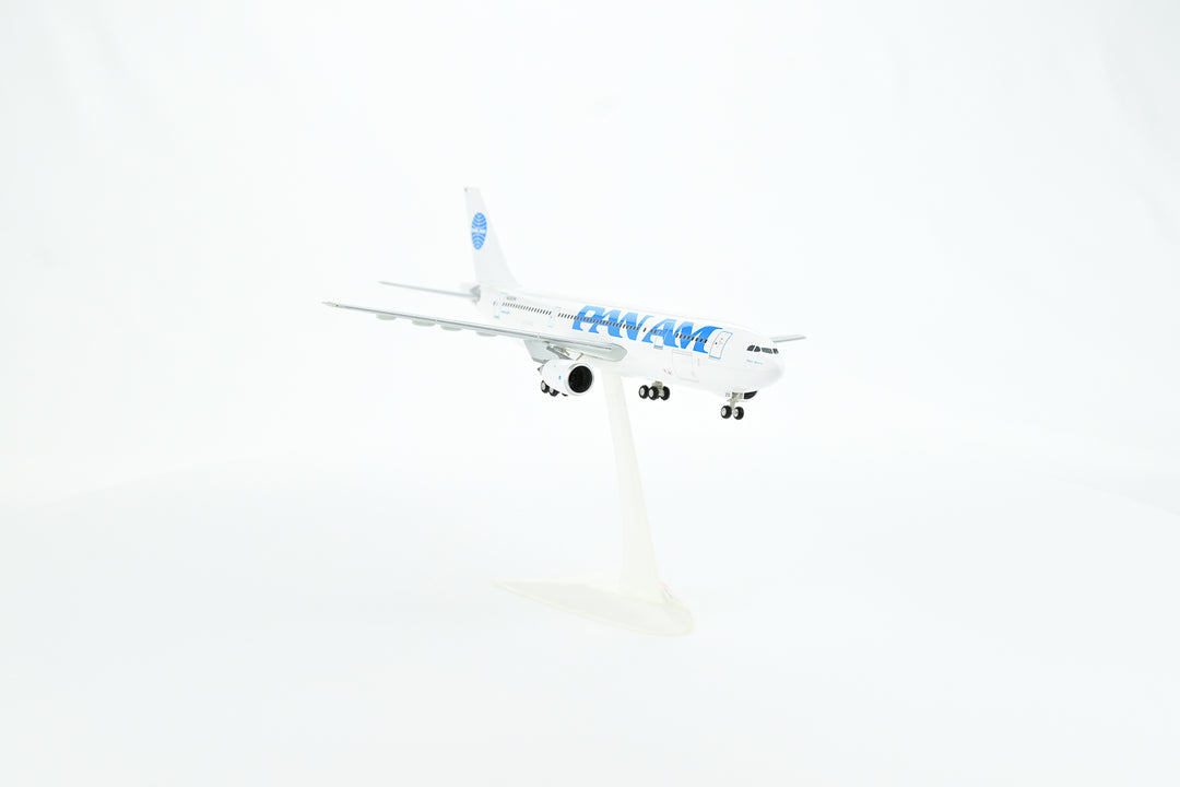 1:200 PAN AM 300 N202PA