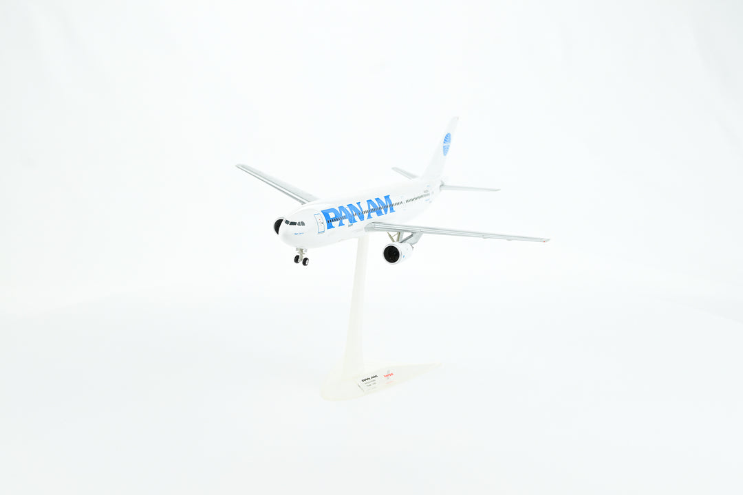 1:200 PAN AM 300 N202PA