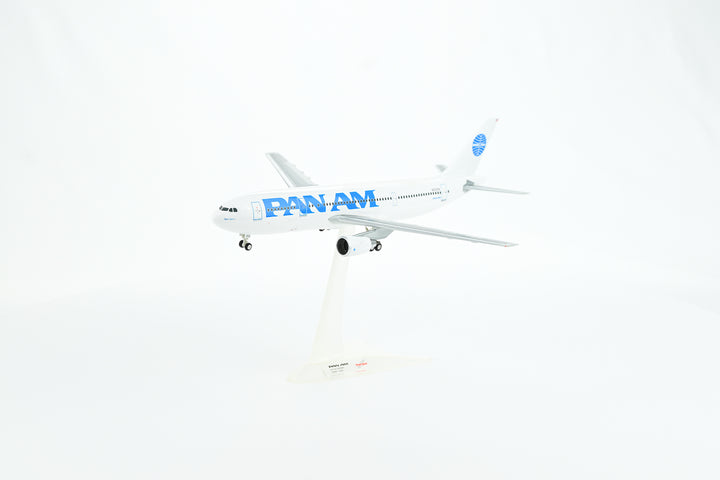 1:200 PAN AM 300 N202PA