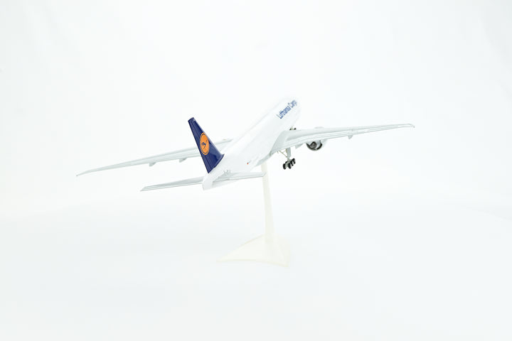 1:200 Lufthansa 777F D-ALFA