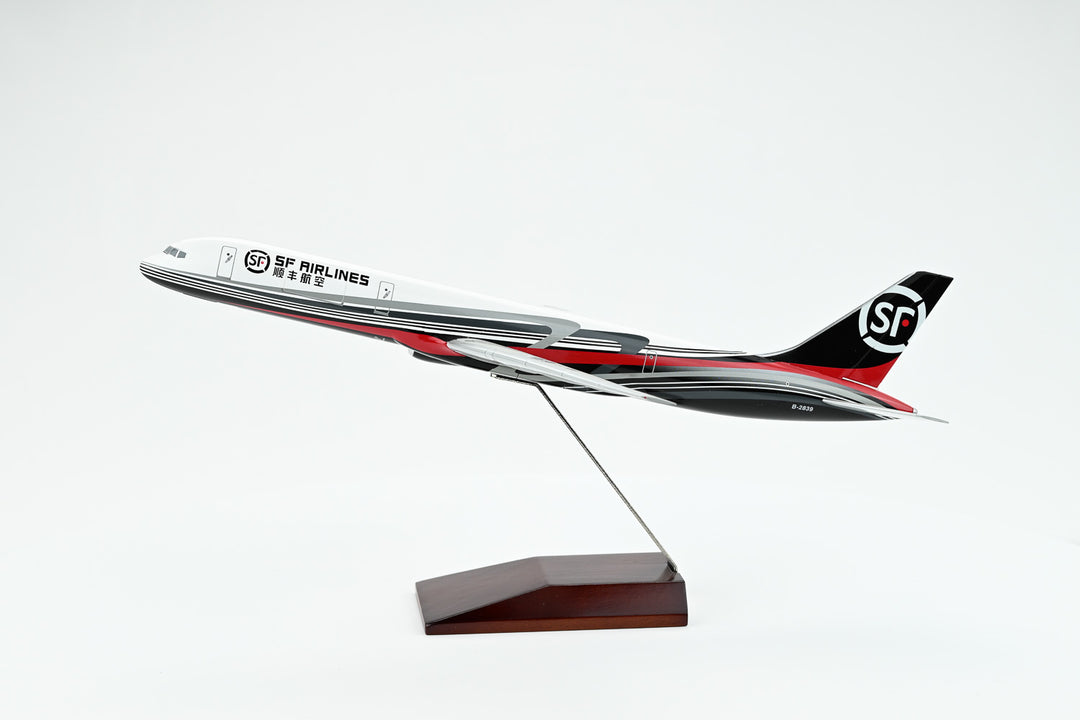 1:130 SF Express 757-200PCF