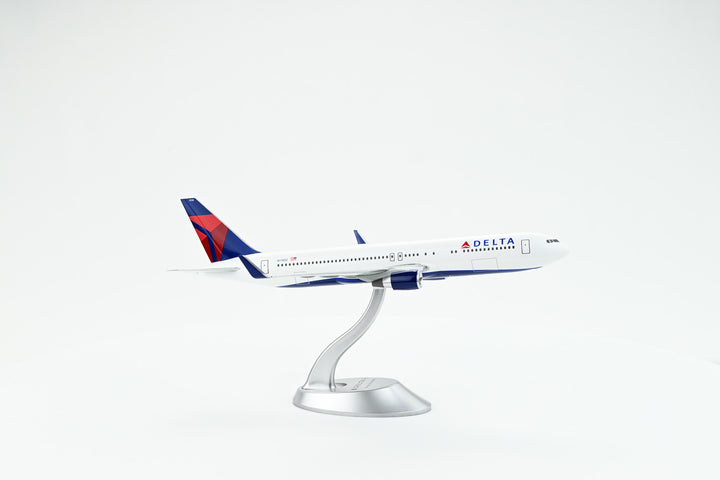 1:200 Delta Air Lines 767-300ER