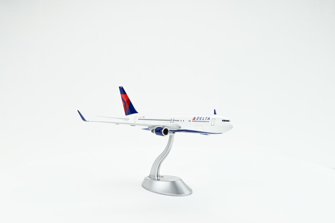 1:200 Delta Air Lines 767-300ER