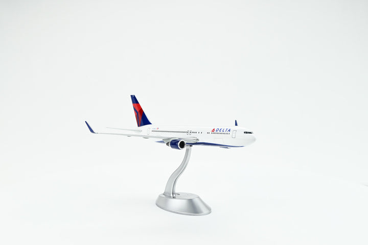 1:200 Delta Air Lines 767-300ER