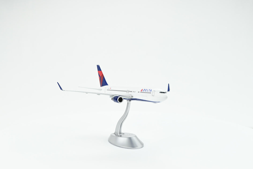 1:200 Delta Air Lines 767-300ER