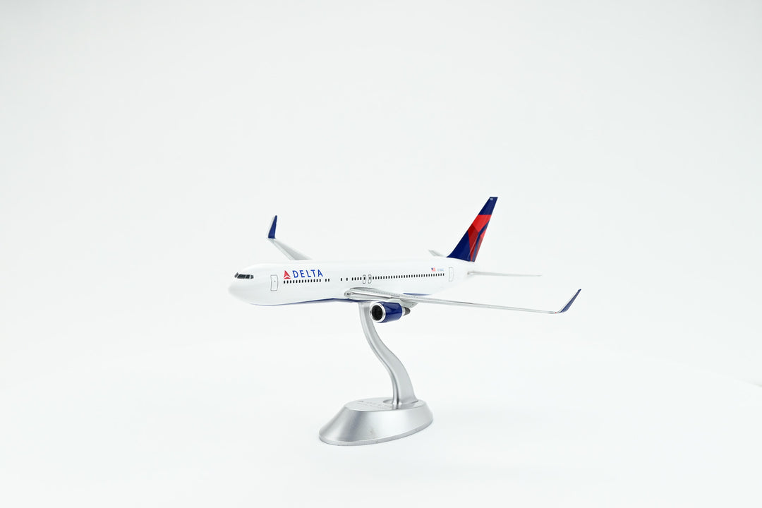 1:200 Delta Air Lines 767-300ER