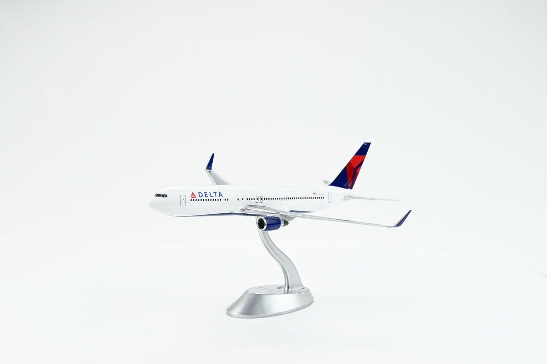 1:200 Delta Air Lines 767-300ER