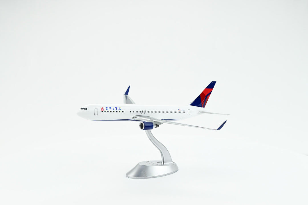 1:200 Delta Air Lines 767-300ER